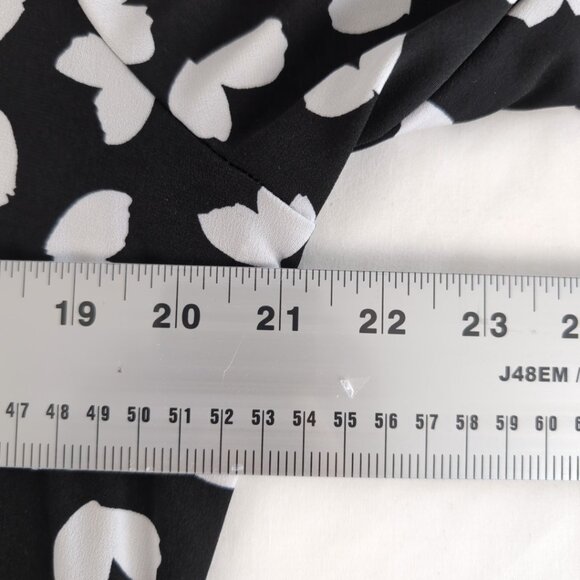 Michael Kors Women's Black/White VNeck Blouse Open Sleeves, Large - Picture 8 of 9